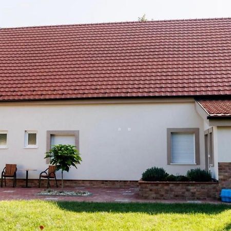 Kollar D Guest House - Prenociste Rooms Subotica Exterior foto
